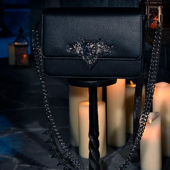 ISO! Dracula purse from La Femme En Noir - Picture 2 of 2